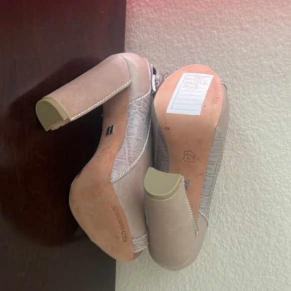 Gorgeous NWOT All leather BCBG Max Azria open toe shoe size 8/38 - Picture 8 of 9